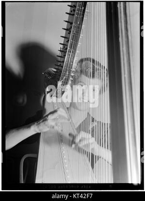 (Ritratto di Adele Girard, Ambasciata turca, Washington D.C., ca. Feb. 1942) (4976472955) Foto Stock