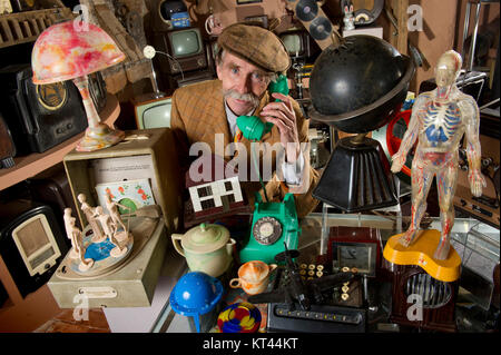 La Bakelite Museum di Williton, Somerset REGNO UNITO, con proprietario Patrick Cook Foto Stock