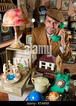 La Bakelite Museum di Williton, Somerset REGNO UNITO, con proprietario Patrick Cook Foto Stock