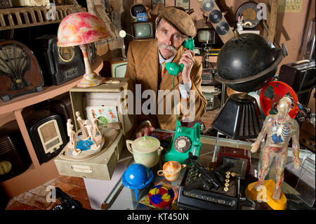 La Bakelite Museum di Williton, Somerset REGNO UNITO, con proprietario Patrick Cook Foto Stock