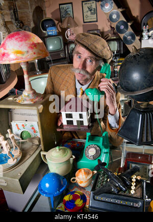 La Bakelite Museum di Williton, Somerset REGNO UNITO, con proprietario Patrick Cook Foto Stock