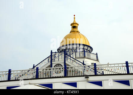 Racchiudendo Dome Camera Obscura su Eastbourne Pier, 2017 Foto Stock