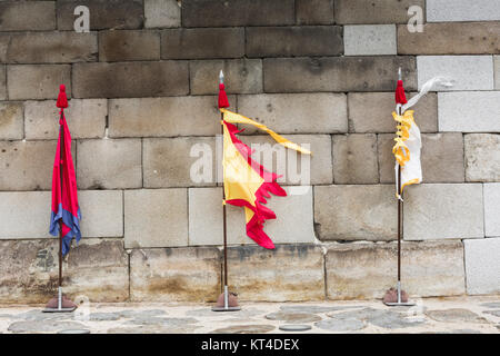 Le protezioni a flad Sungnyemun gate (Mercato Namdaemun) a Seul, in Corea del Sud. Foto Stock