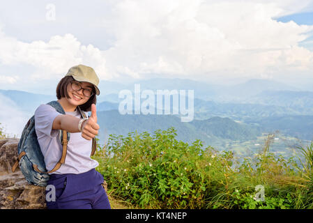 Tourist teen ragazza sul Phu Chi fa mountain Foto Stock