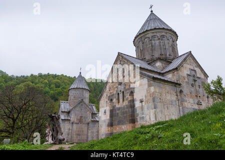 L antico monastero Haghartsin è situato vicino alla città di Dilijan, in una valle boscosa. Armenia Foto Stock