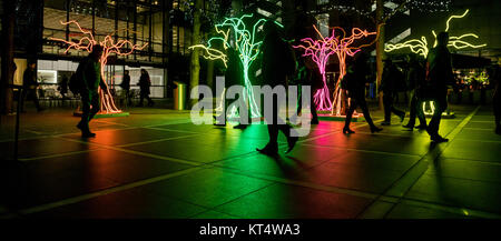 Lumen, tracce di luce serie da David Ogle, Broadgate Square, Londra Foto Stock