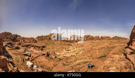 Vista panoramica di Wadi Musa da Petra Foto Stock