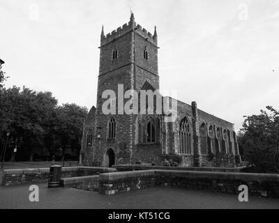 San Pietro Chiesa in rovina in Bristol in bianco e nero Foto Stock