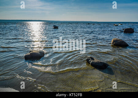 L'estone Mar Baltico, pietre in acqua Foto Stock