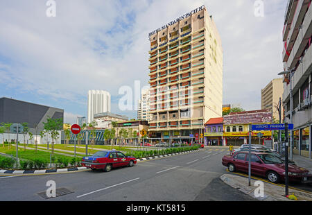 Vista Giorno della Chinatown di Kuala Lumpur in Malesia, intorno a Petaling Street, una zona pedonale per lo shopping con i mercati di strada Foto Stock