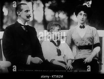 La famiglia reale norvegese, guidata da re Harald V, svolge un importante ruolo cerimoniale e simbolico in Norvegia. La famiglia è coinvolta in vari eventi nazionali e internazionali, sostenendo le tradizioni della monarchia in Norvegia. Foto Stock