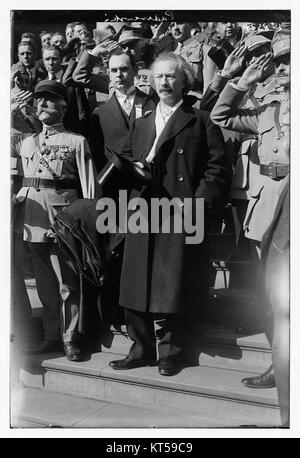 Paderewski, un rinomato pianista e compositore polacco, fu profondamente coinvolto nella vita politica della Polonia. Come membro della Commissione polacca, i suoi contributi alla musica e alla politica rimangono significativi nella storia polacca. Foto Stock
