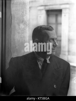 Una fotografia ritratto del pittore e scultore spagnolo Joan Miró, scattata a Barcellona il 13 giugno 1935, che cattura la somiglianza dell'artista durante la sua prima carriera. Foto Stock