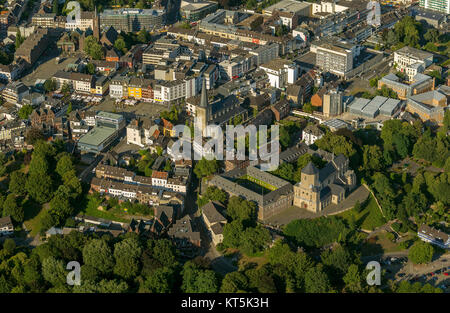 Alter Markt con Kath. Haupt chiesa parrocchiale, Mönchengladbacher Münster,, Altstadt von Mönchengladbach, Mönchengladbach, Basso Reno, Nord Rhine-Westph Foto Stock