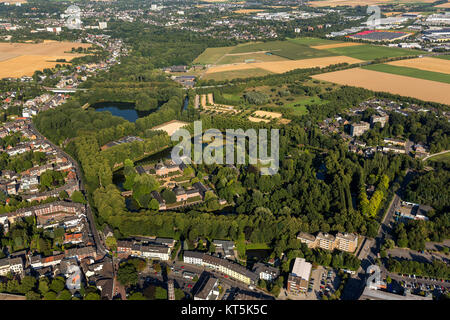 Il castello di Wickrath, moated il castello complesso sul Niers, Parco, Vorburg, Mönchengladbach, Basso Reno, Renania settentrionale-Vestfalia, Germania, Europa Mönchenglad Foto Stock