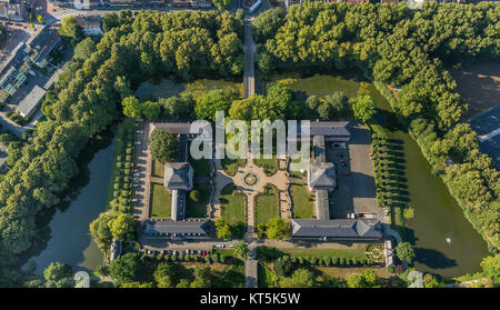 Il castello di Wickrath, moated il castello complesso sul Niers, Parco, Vorburg, Mönchengladbach, Basso Reno, Renania settentrionale-Vestfalia, Germania, Europa Mönchenglad Foto Stock