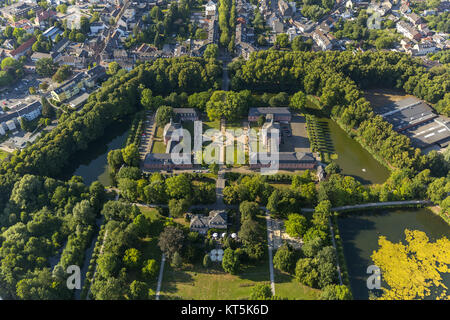 Il castello di Wickrath, moated il castello complesso sul Niers, Parco, Vorburg, Mönchengladbach, Basso Reno, Renania settentrionale-Vestfalia, Germania, Europa Mönchenglad Foto Stock