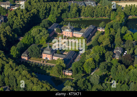 Il castello di Wickrath, moated il castello complesso sul Niers, Parco, Vorburg, Mönchengladbach, Basso Reno, Renania settentrionale-Vestfalia, Germania, Europa Mönchenglad Foto Stock