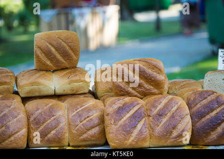 Pane tradizionale in polacco sul mercato alimentare in Cracovia in Polonia. Foto Stock