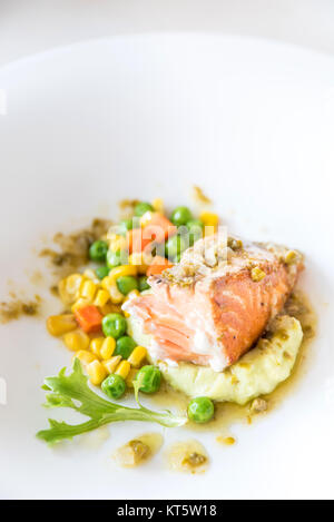 Salmone alla griglia Foto Stock