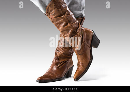 Gambe in jeans e stivali da cowboy Foto Stock