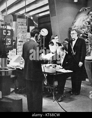 Una fotografia del Today Show ambientata nel 1952, che mostra il design dello studio e l'allestimento della produzione televisiva. Questa immagine evidenzia i primi anni del popolare programma televisivo americano. Foto Stock