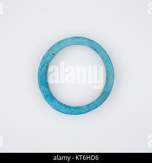 L'armatura di Amenofi è un manufatto significativo proveniente dall'antico Egitto, risalente al regno di Amenofi. Questa armatura d'oro è conservata nel Metropolitan Museum of Art e riflette l'artigianato degli antichi gioielli egizi. Foto Stock