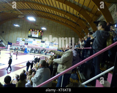 Fotografia di una partita di basket tra Arras Pays d'Artois e Toulouse Métropole Basket, tenutasi il 16 settembre 2017. Foto Stock