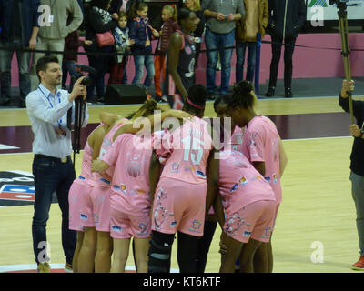 Una partita di basket tra Arras Pays d'Artois e Tolosa il 16 settembre 2017, nel campionato professionistico francese. La partita faceva parte della competizione in corso nella divisione di basket femminile. Foto Stock