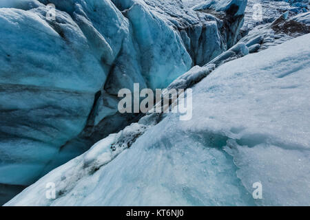 In crepacci del ghiacciaio Matanuska, a nord-est di Anchorage in Alaska,, STATI UNITI D'AMERICA Foto Stock