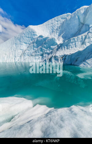 Piccolo lago glaciale sul ghiacciaio Matanuska, a nord-est di Anchorage in Alaska,, STATI UNITI D'AMERICA Foto Stock