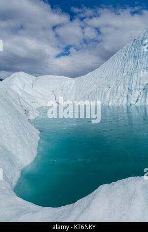 Piccolo lago glaciale sul ghiacciaio Matanuska, a nord-est di Anchorage in Alaska,, STATI UNITI D'AMERICA Foto Stock