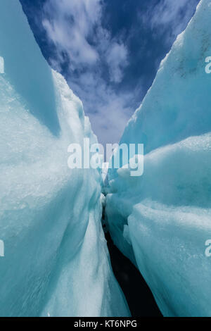 In crepacci del ghiacciaio Matanuska, a nord-est di Anchorage in Alaska,, STATI UNITI D'AMERICA Foto Stock