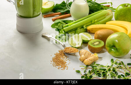 Preparate gli ingredienti per i frullati Foto Stock