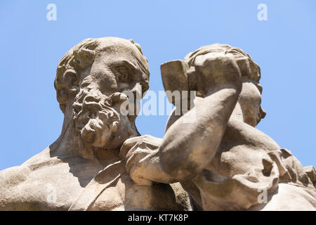 Skulpturen am Treppenaufgang zur alten Nationalgalerie Foto Stock