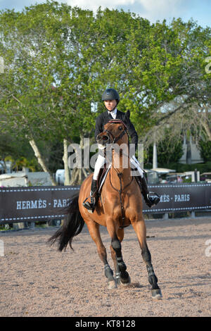 WELLINGTON, FL - MARZO 01: (esclusiva copertura) ex sindaco di New York City Michael Bloomberg della figlia Georgina Bloomberg termina con un deludente 32ma come lei i partecipanti in $150.000 Lugano diamanti Grand Prix con il suo cavallo Lilli al Winter Festival equestre al Palm Beach International Centro Equestre il 1 marzo 2015 a Wellington, Florida Persone: Georgina Bloomberg Foto Stock