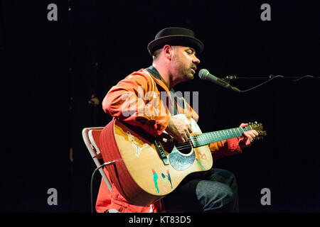 Il cantante scozzese, compositore e musicista Steve Mason esegue un concerto dal vivo al Blå in Oslo. Steve Mason è meglio conosciuto come il cantante e uno dei membri fondatori della Beta Band e anche un membro della band Black Affair. Norvegia, 13/04 2016. Foto Stock