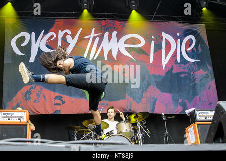 La American metalcore band ogni volta che muoio esegue un concerto dal vivo durante il danese la musica heavy metal festival Copehell 2017 a Copenaghen. Qui il bassista Stephen Micciche è visto dal vivo sul palco. Danimarca, 22/06 2017. Foto Stock