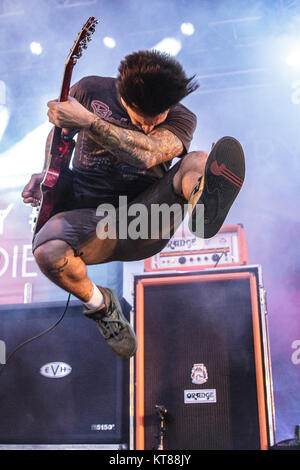 La American metalcore band ogni volta che muoio esegue un concerto dal vivo presso il Danish music festival Roskilde Festival 2015. Qui il chitarrista Giordania Buckley è visto dal vivo sul palco. Danimarca, 02/07 2015. Foto Stock