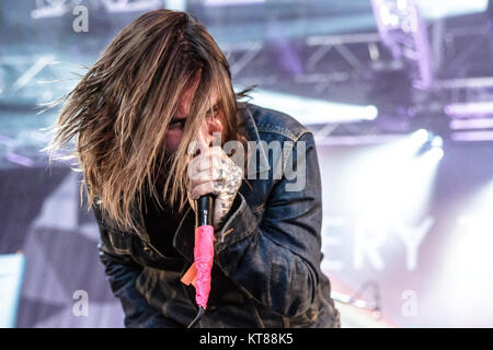 La American metalcore band ogni volta che muoio esegue un concerto dal vivo presso il Danish music festival Roskilde Festival 2015. Qui il cantante Keith Buckley è visto dal vivo sul palco. Danimarca, 02/07 2015. Foto Stock