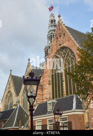 Oude Kerk (vecchia chiesa), Ouderkerksplein, Amsterdam, Paesi Bassi. Amsterdam la più antica costruzione fondata nel 1213 e consacrata nel 1306. Foto Stock