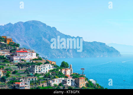 Scenario in Agerola, Bomerano, il Mar Tirreno e le montagne, Costiera Amalfitana, Italia Foto Stock