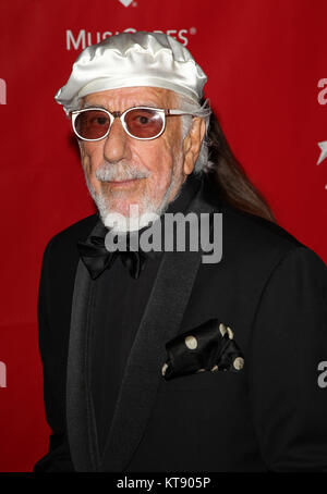 Hollywood, Stati Uniti d'America. 22/12/2017. FILE: ***LOU ADLER ha passato via*** di Los Angeles, California - gennaio 24: Lou Adler a 2014 MusiCares persona dell'anno in onore di Carole King su gennaio 24, 2014 a Los Angeles Convention Centre di Los Angeles, California. Credito: MediaPunch Inc/Alamy Live News Foto Stock