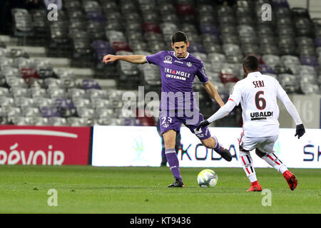 Toulouse (Francia) Novembre,29 2017 francese campionato Fooball Ligue 1 stagione il 2017-2018 Toulouse FC contro OGC Nizza YANN BODIGER Credito: Sebastien Lapeyrere/Alamy Live News. Foto Stock