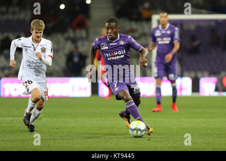 Toulouse (Francia) Novembre,29 2017 francese campionato Fooball Ligue 1 stagione il 2017-2018 Toulouse FC contro OGC Nice MAX GRADEL Credito: Sebastien Lapeyrere/Alamy Live News. Foto Stock