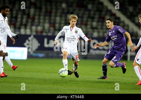 Toulouse (Francia) Novembre,29 2017 francese campionato Fooball Ligue 1 stagione il 2017-2018 Toulouse FC contro OGC Nice VINCENT KOZIELLO Credito: Sebastien Lapeyrere/Alamy Live News. Foto Stock