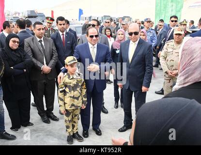 Ismailia, Cairo, Egitto. 23 Dic, 2017. Il Presidente egiziano Abdel-Fattah al-Sisi prende parte durante la fase di apertura di un certo numero di progetti di sviluppo nel canale di Suez in area di Ismailia, Egitto, sul dicembre 23, 2017 Credito: il Presidente egiziano Ufficio APA/images/ZUMA filo/Alamy Live News Foto Stock