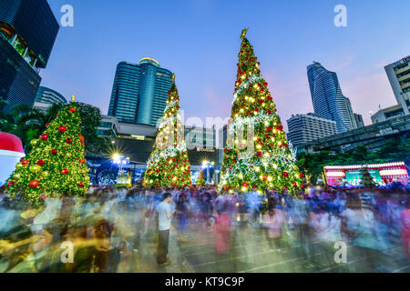 Il Central World è uno dei più famosi luoghi da visitare a Bangkok prima del giorno di Natale presso il Central World di Bangkok, Tailandia. Foto Stock