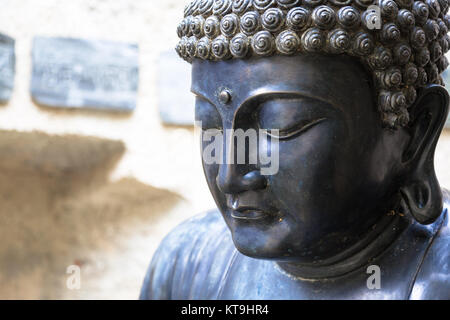 Meditando il giapponese statua del Buddha Foto Stock