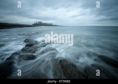 Il castello di Dunstanburgh in Northumberland. Foto Stock